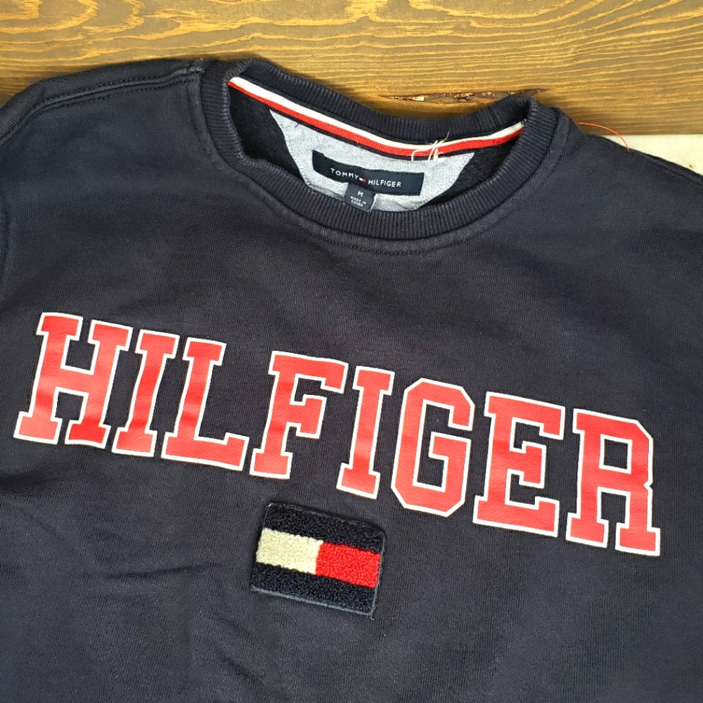 Vintage Tommy Hilfiger crew neck navy sweatshirt with chinelle patch size M